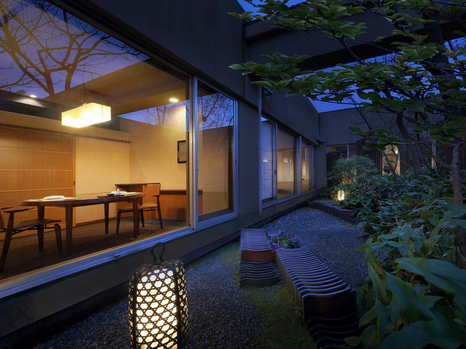 鴨川館