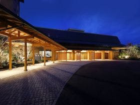 鴨川館 施設全景
