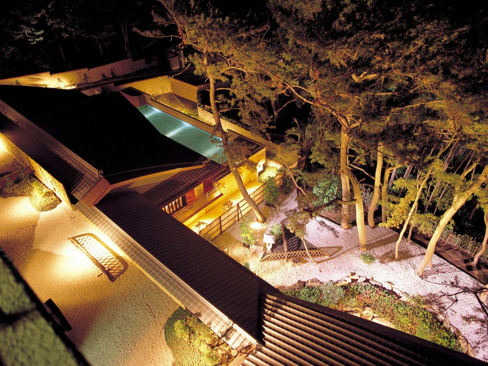 鴨川館