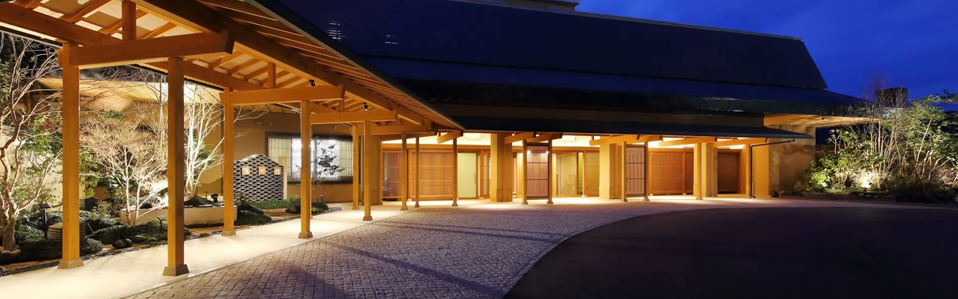 鴨川館