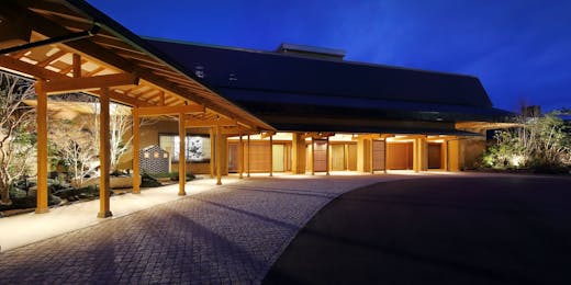 鴨川館