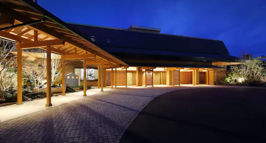 鴨川館