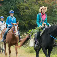 里山の中をのびのびと乗馬体験