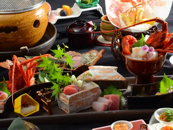 総料理長 宮﨑が紡ぐ 四季の饗宴「布屋 湖鏡の極み会席」【個室食事処】
