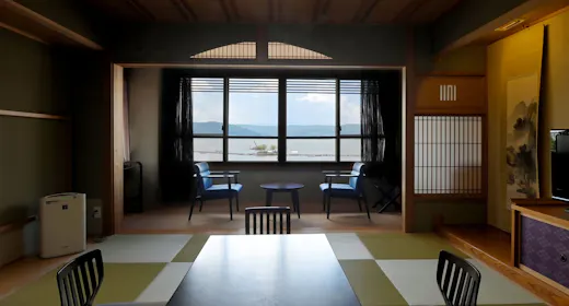 湖側本館最上階5Fのお部屋(10畳)