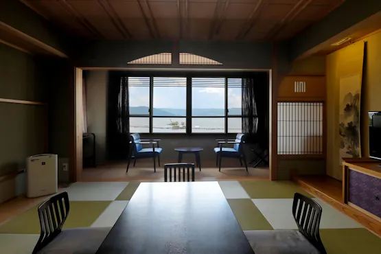 Kamar lantai tertinggi 5F sisi danau (10 tatami)