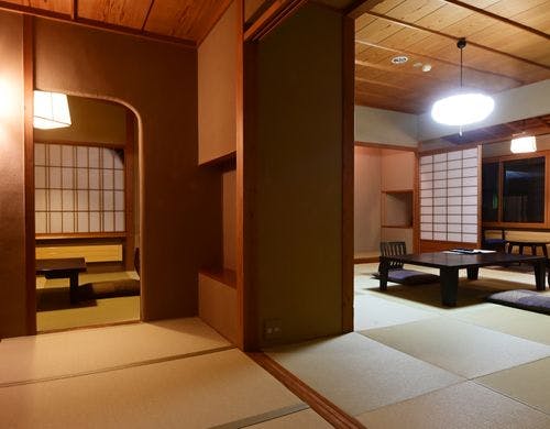 二間合計で１６畳。お布団追加で７名様まで