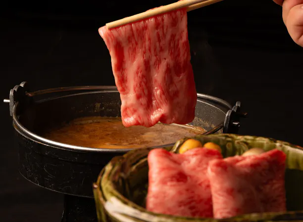 黒毛和牛を、酒蔵すき焼きにて。