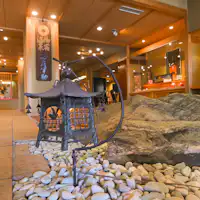 Saat melangkah melewati pintu masuk, Anda akan merasakan suasana hangat.