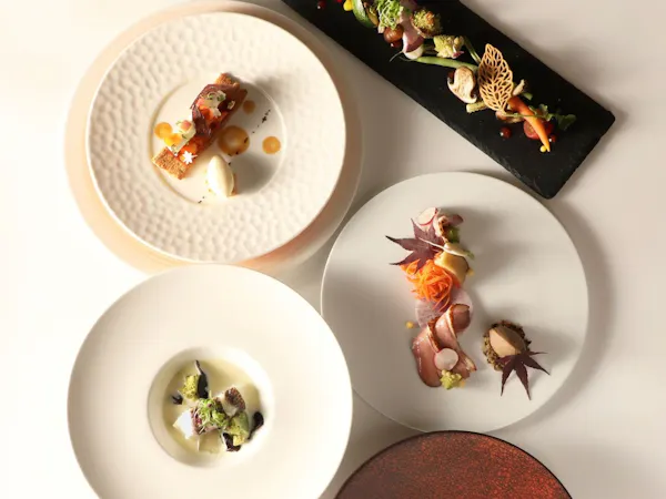 【9月・10月限定】シェフ特製フレンチディナー&ご朝食(1泊2食・特典付き)