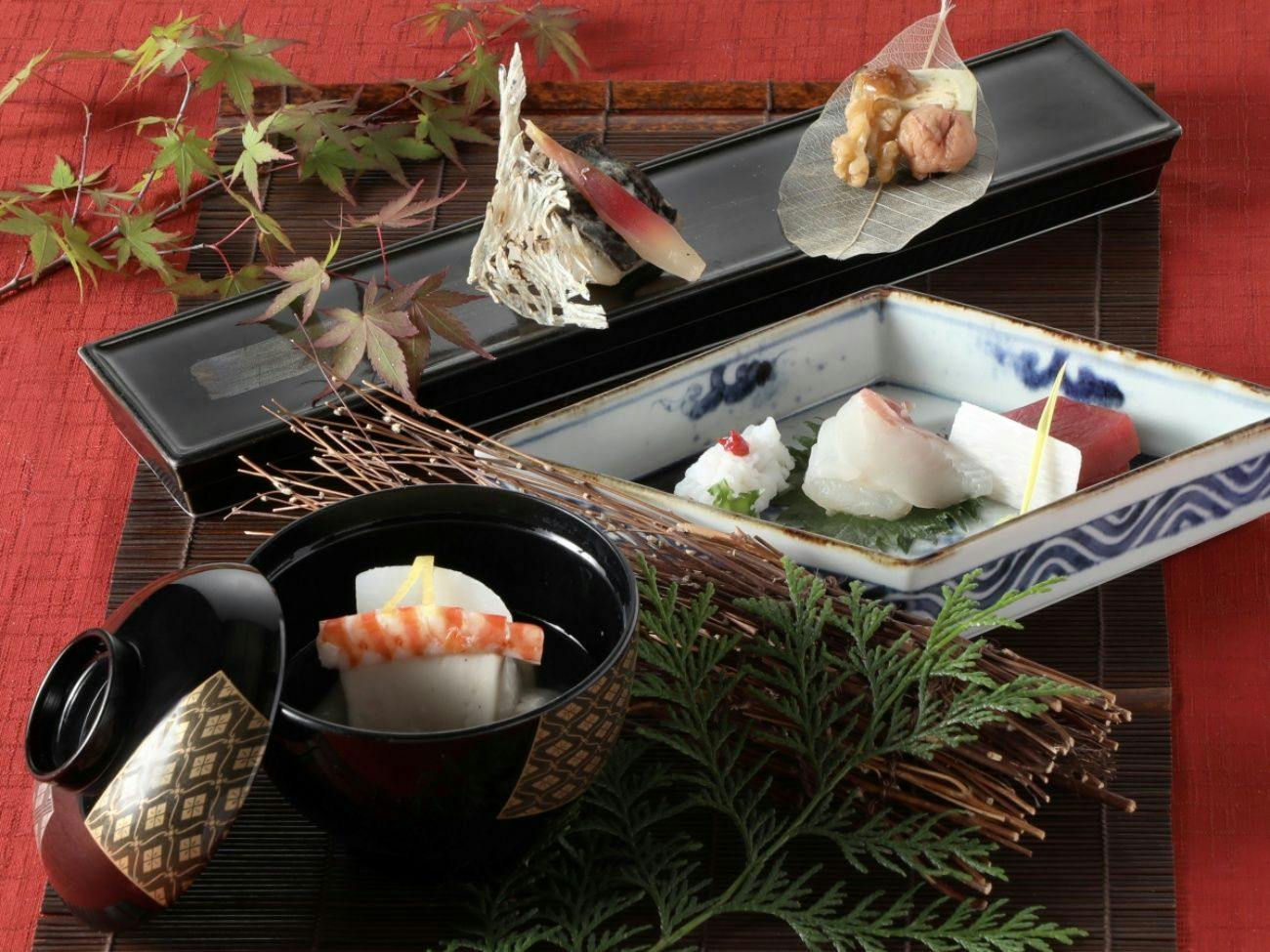 【9月・10月限定】季節の和会席ディナー＆ご朝食（1泊2食・特典付き）