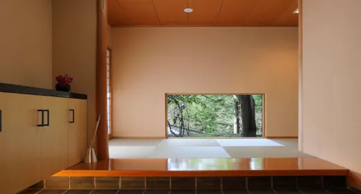 「花村」の玄関