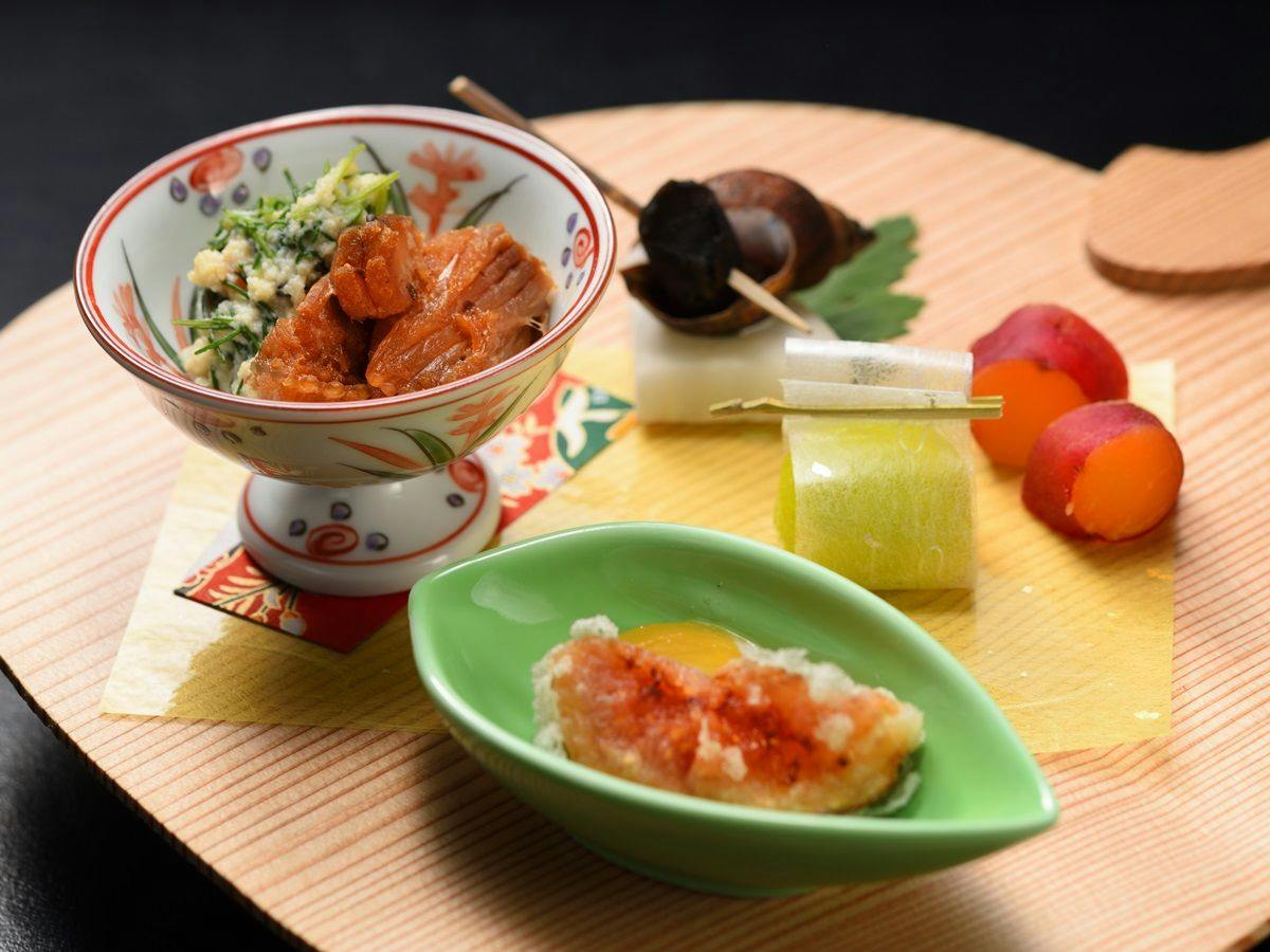 季節の旬で盛りつける繊細な先付