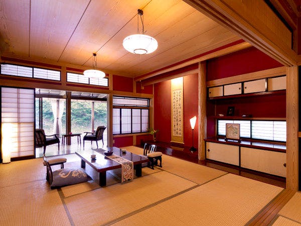 鷹の巣館