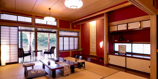 鷹の巣館