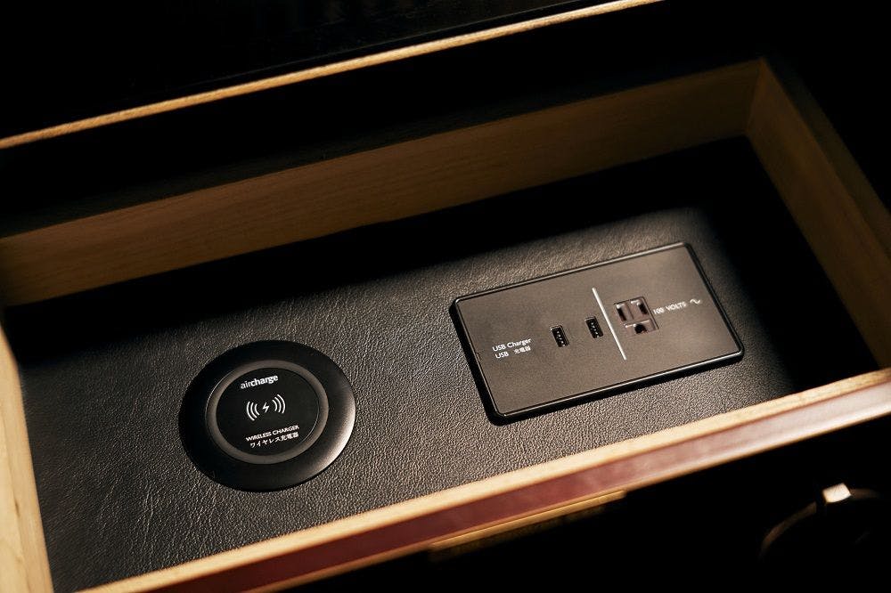 スマートフォン専用ワイヤレスチャージャー