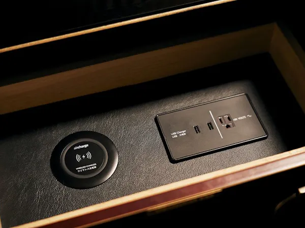 スマートフォン専用ワイヤレスチャージャー