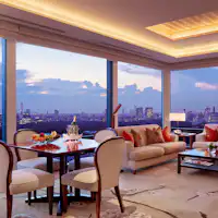 デラックススイートのリビングエリア