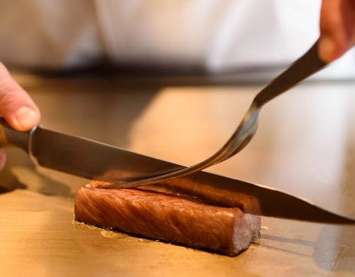 鉄板焼きメインお肉料理イメージ