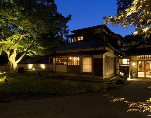 レストラン「紅葉」秋夜の外観