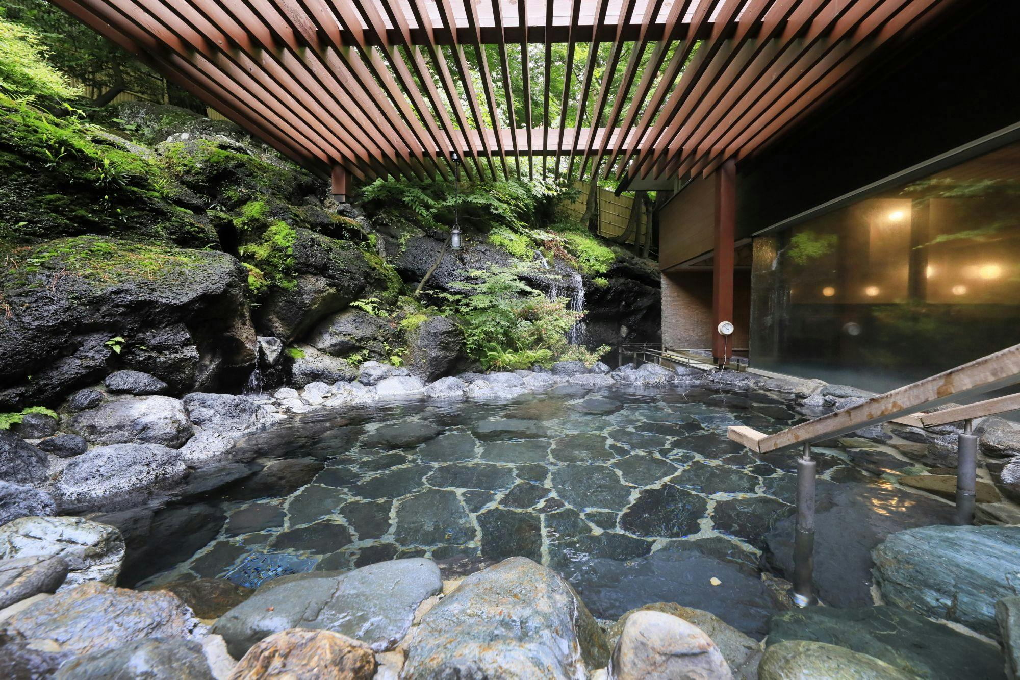 石ころ館 河口湖 露天風呂が人気の宿 宿泊予約は 一休 Com
