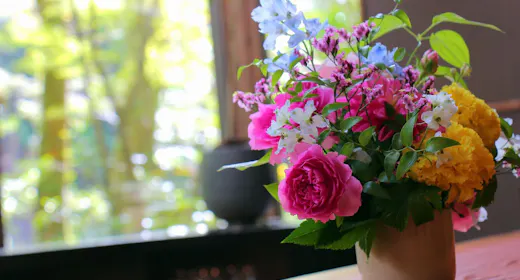 【祝いの森|1泊2食付】森に抱かれる離れで祝う、花籠やケーキなどの5つの特典付き記念日プラン