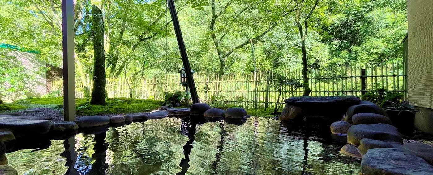 บ่อน้ำพุร้อนกลางแจ้ง