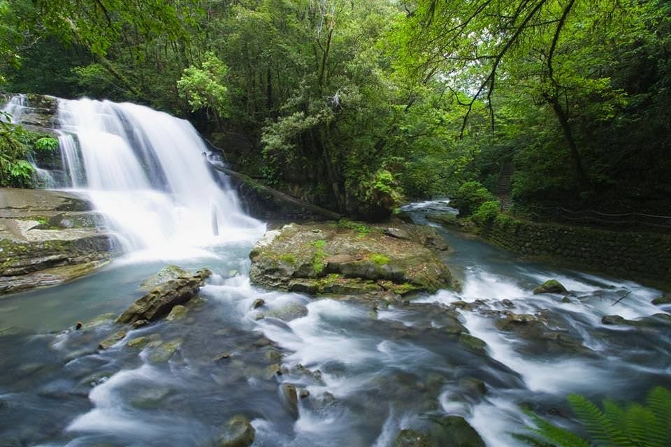 น้ำตกอิวะสึโบะในหุบเขาอิวะยะ