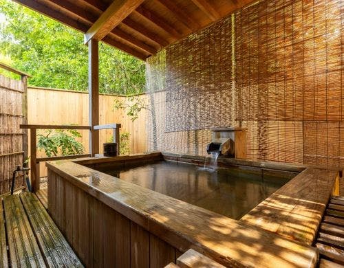 露天風呂付がついた10畳のお部屋です