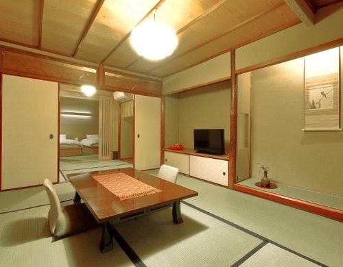 8帖＋6帖（和ベット付）＋縁先4帖