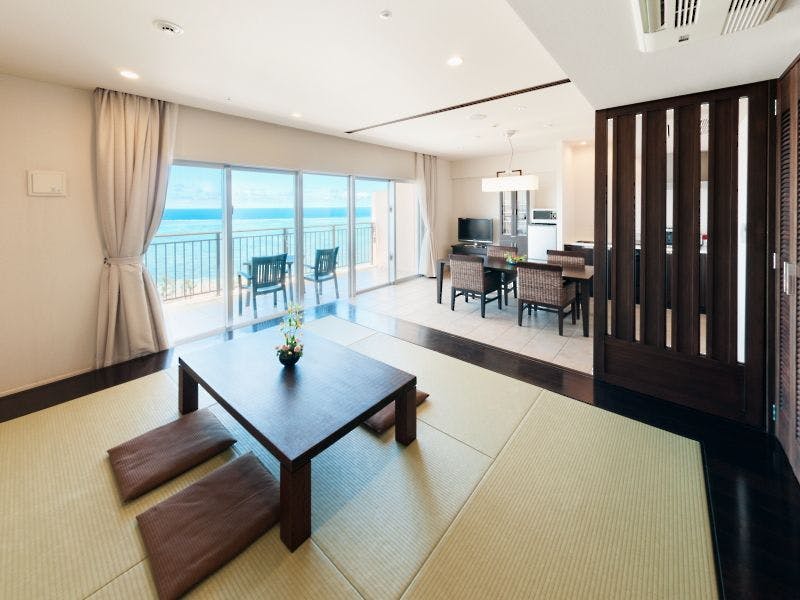 ห้องสวีทสไตล์ญี่ปุ่นและตะวันตกในอาคารคอนโด (โฟร์)