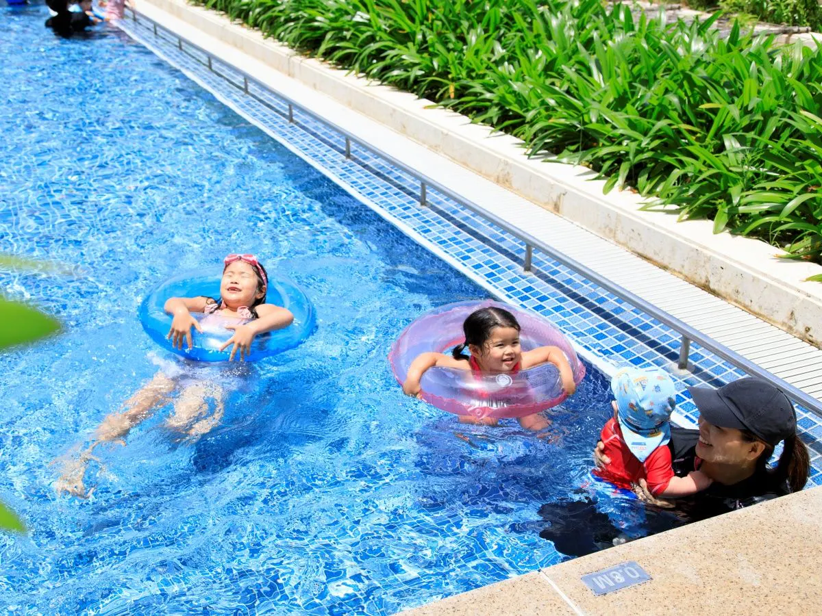 Pelbagai perkhidmatan yang menyeronokkan untuk kanak-kanak juga tersedia.