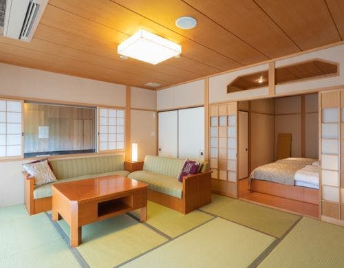 【和風庭園一望 2階和洋室 テラス付】