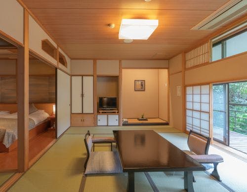 和風庭園一望 1階足湯付和洋室 テラス付