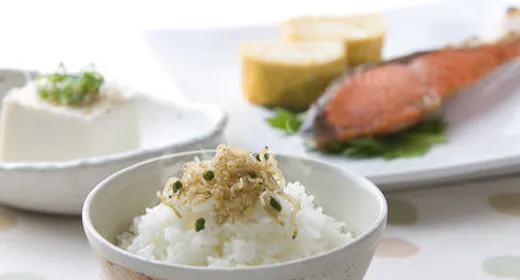 【แผนพักหนึ่งคืนพร้อมอาหารเช้า】เพลิดเพลินกับอาหารเช้าสุดพิเศษที่มีปลาคินเมะไดย่างมิโสะ ปลาฮอร์สแมคเคอเรลแห้ง และไข่น้ำพุร้อนที่ทำจากน้ำพุร้อนธรรมชาติ!