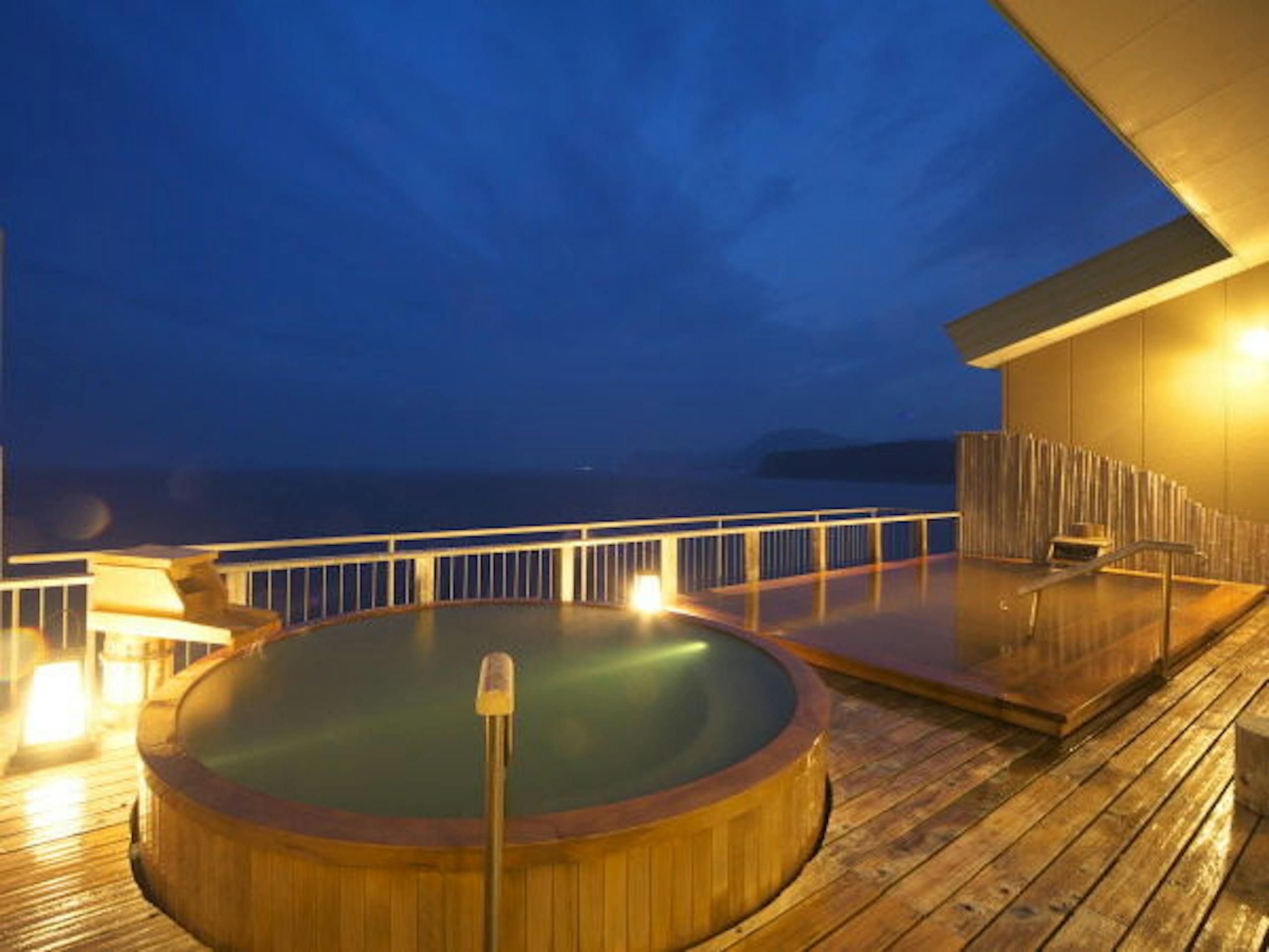 【石花海(せのうみ)】温泉大浴場の露天風呂