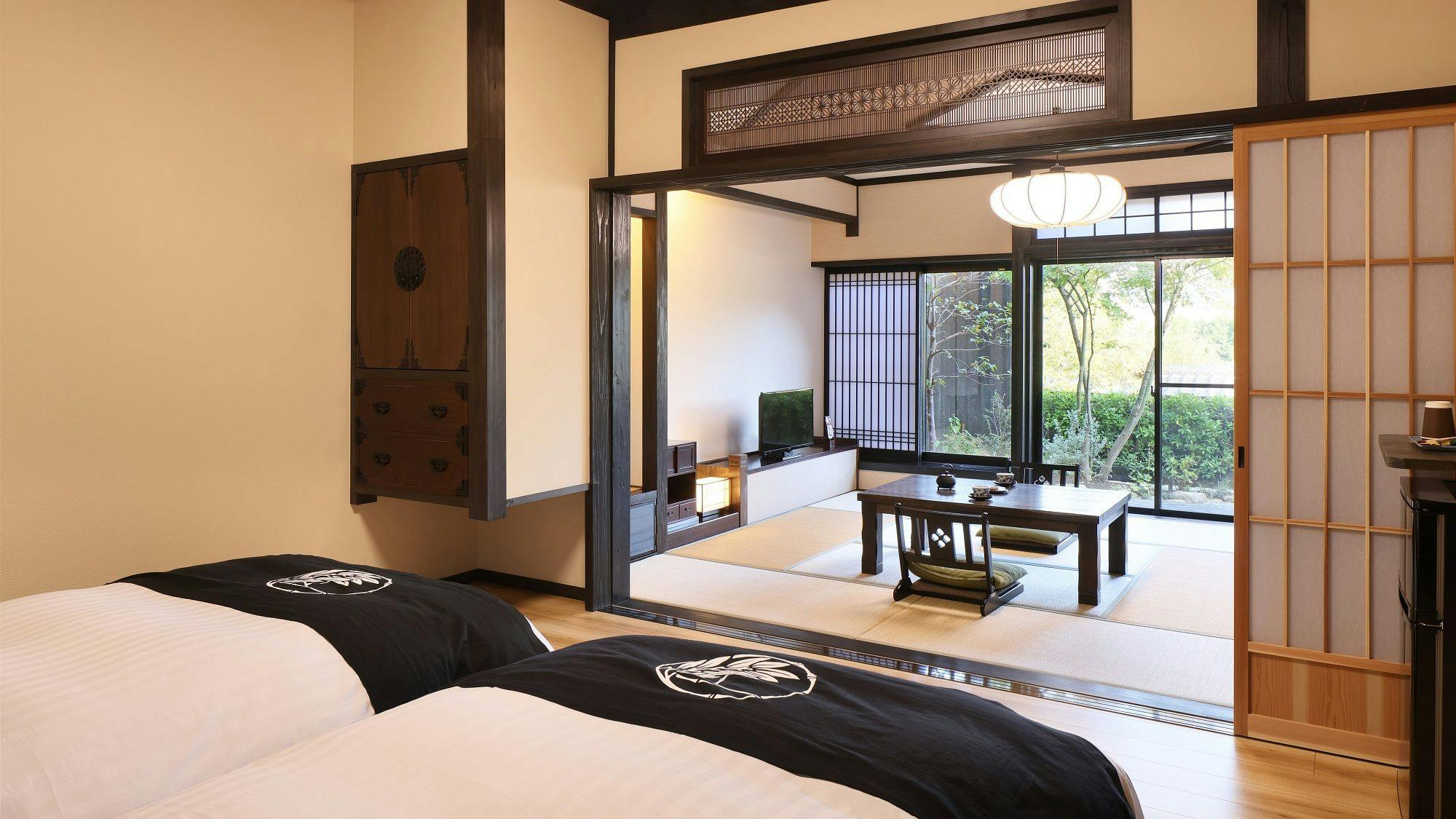 노천탕이 있는 일본식 및 서양식 객실, 다다미 약 11장 + 서양식 약 10장.