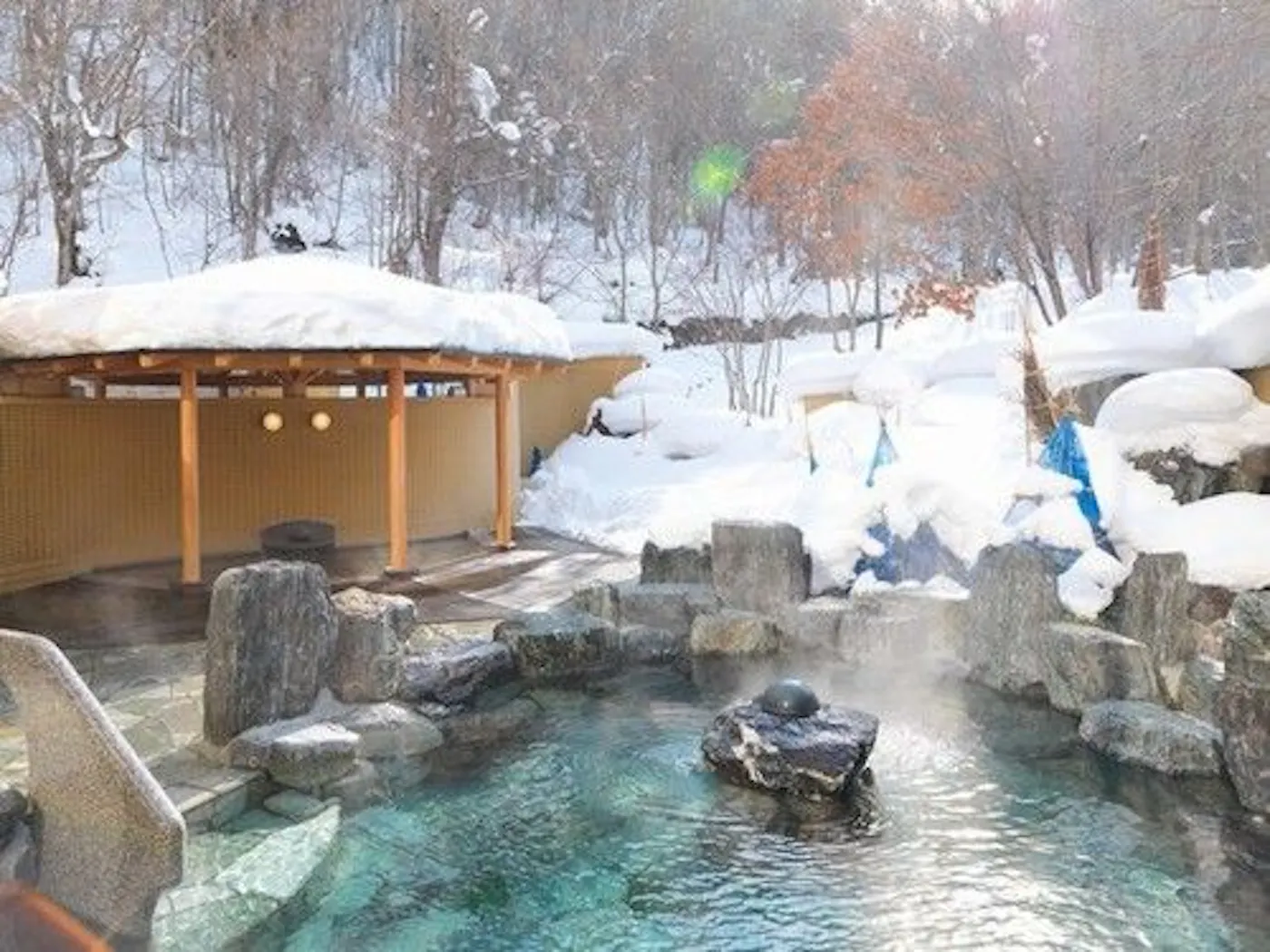 定山渓鶴雅リゾートスパ 森の謌:雪景色の露天風呂