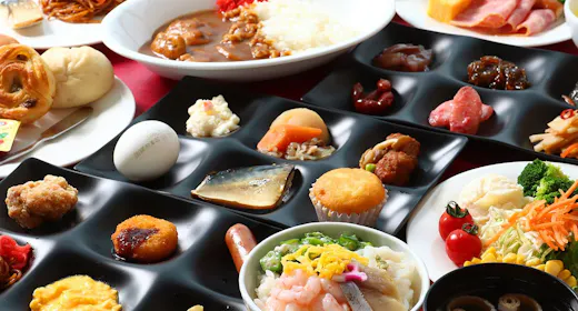 【朝食付】朝日が差し込む「絶景」レストランで味わう【30種類以上】のビュッフェで清々しい朝