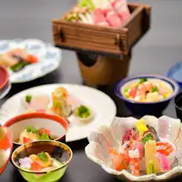 ภาพลักษณ์ของสี่ฤดู: ฤดูใบไม้ผลิ ฤดูร้อน ฤดูใบไม้ร่วง