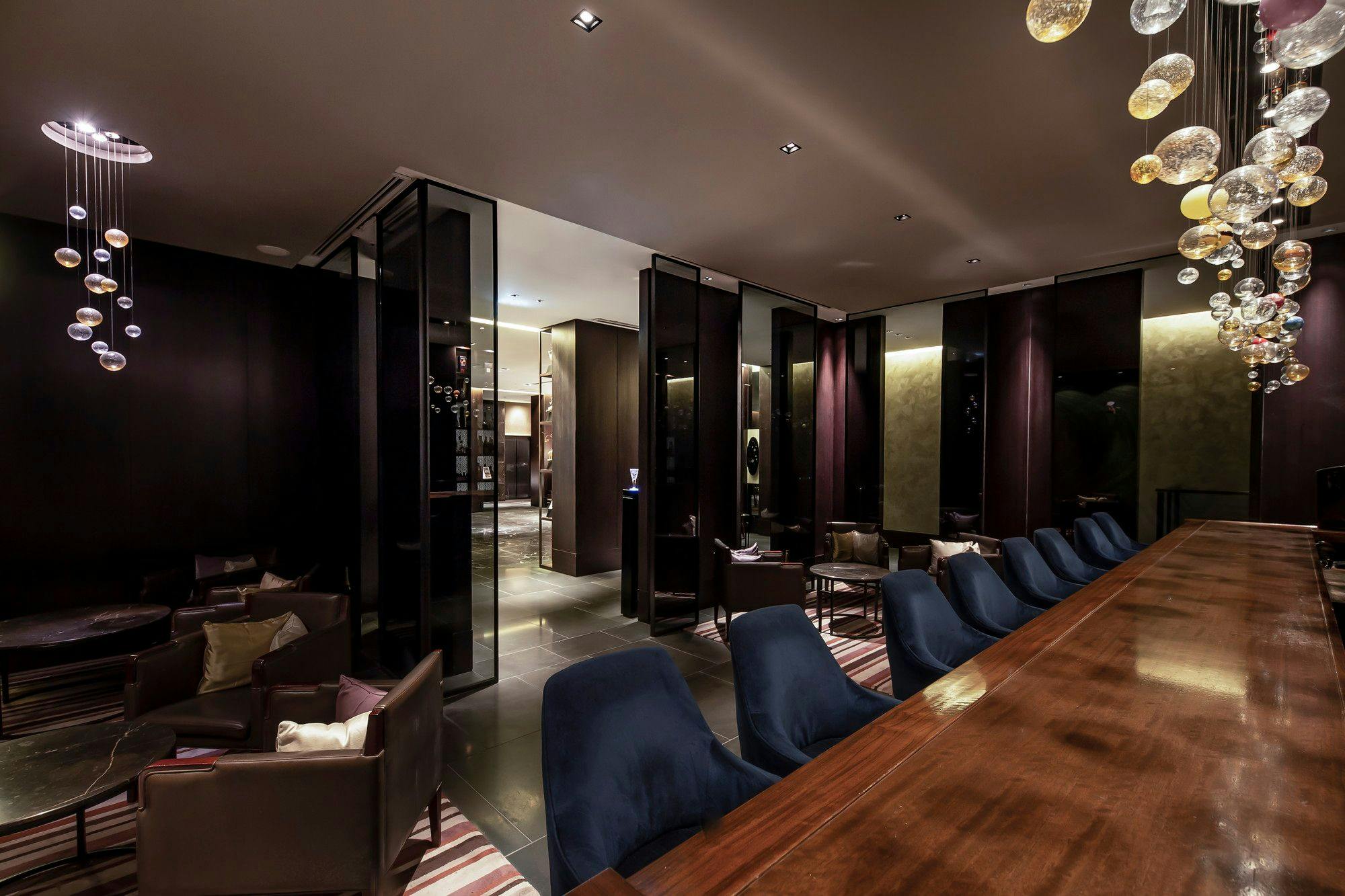 บาร์ "THE BAR".