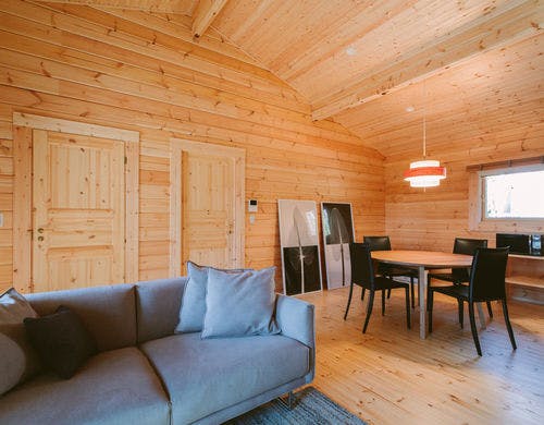 ログのリビング、ゆっくりとお寛ぎ頂けます