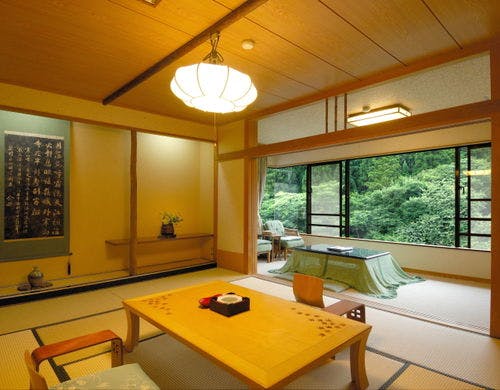 谷川岳を望むスタンダード和室（一例）