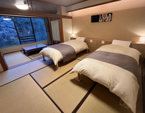 谷川岳を望む「和」のツインルーム