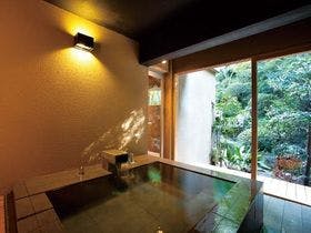 全室半露天風呂つき　山もみじの宿　八芳園