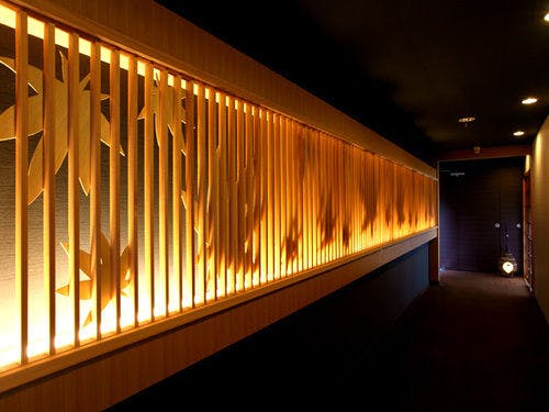 อาคารใต้ - ทางเดินใบไม้เปลี่ยนสี