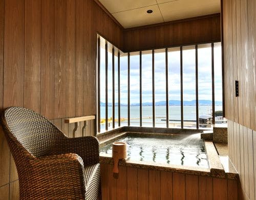 ラグジュアリーフロア「スイート茜」露天