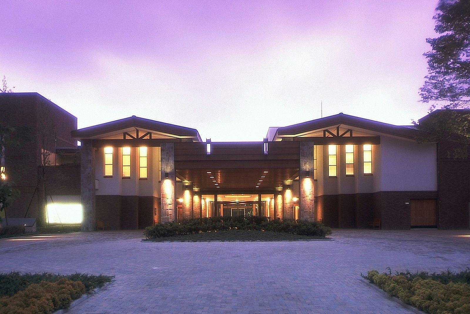 エントランス｜夕刻のホテルエントランス