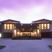 エントランス|夕刻のホテルエントランス