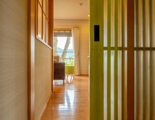 白を貴重にした和モダンテイストのお部屋。